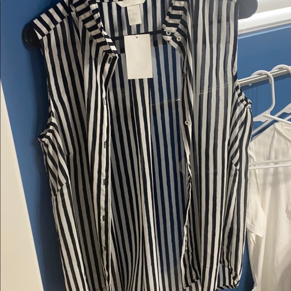 Pinstripe see through ans sleeveless dress shirt